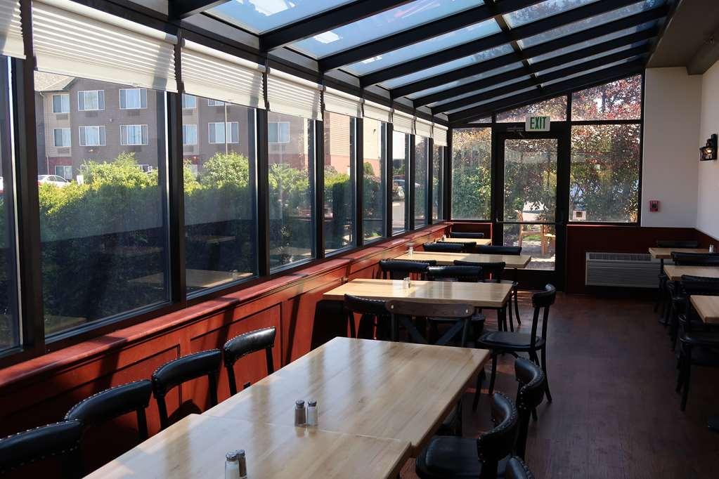 Oxford Suites Hermiston Restaurang bild