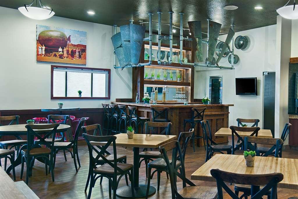 Oxford Suites Hermiston Restaurang bild