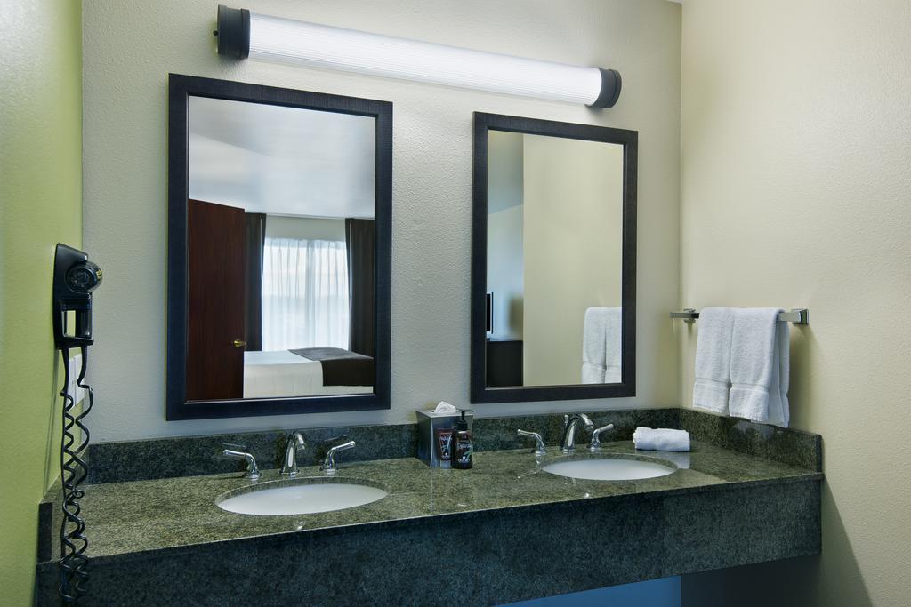 Oxford Suites Hermiston Exteriör bild