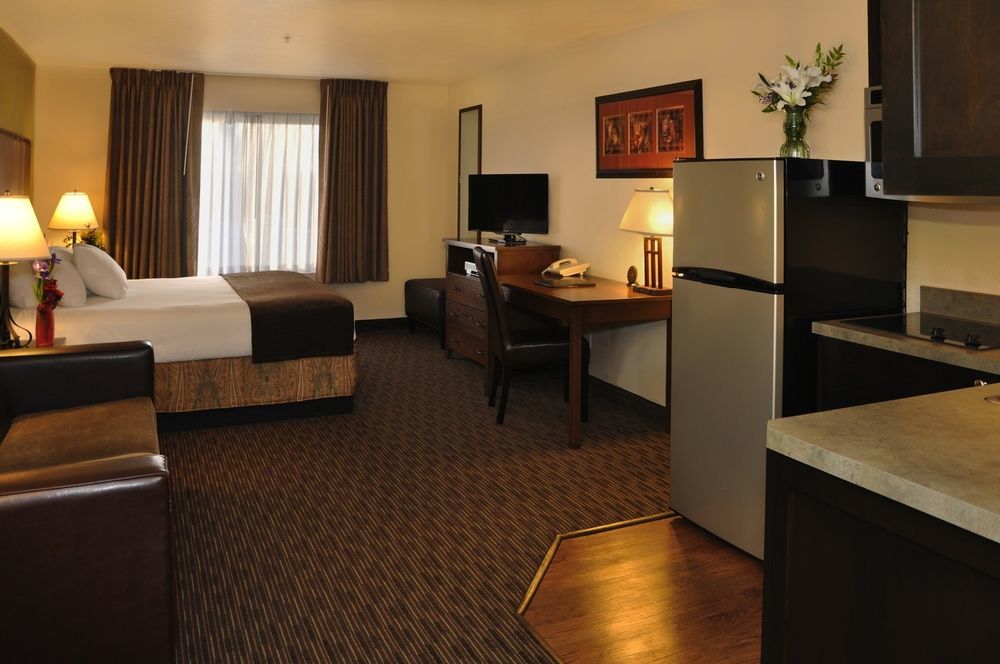 Oxford Suites Hermiston Exteriör bild