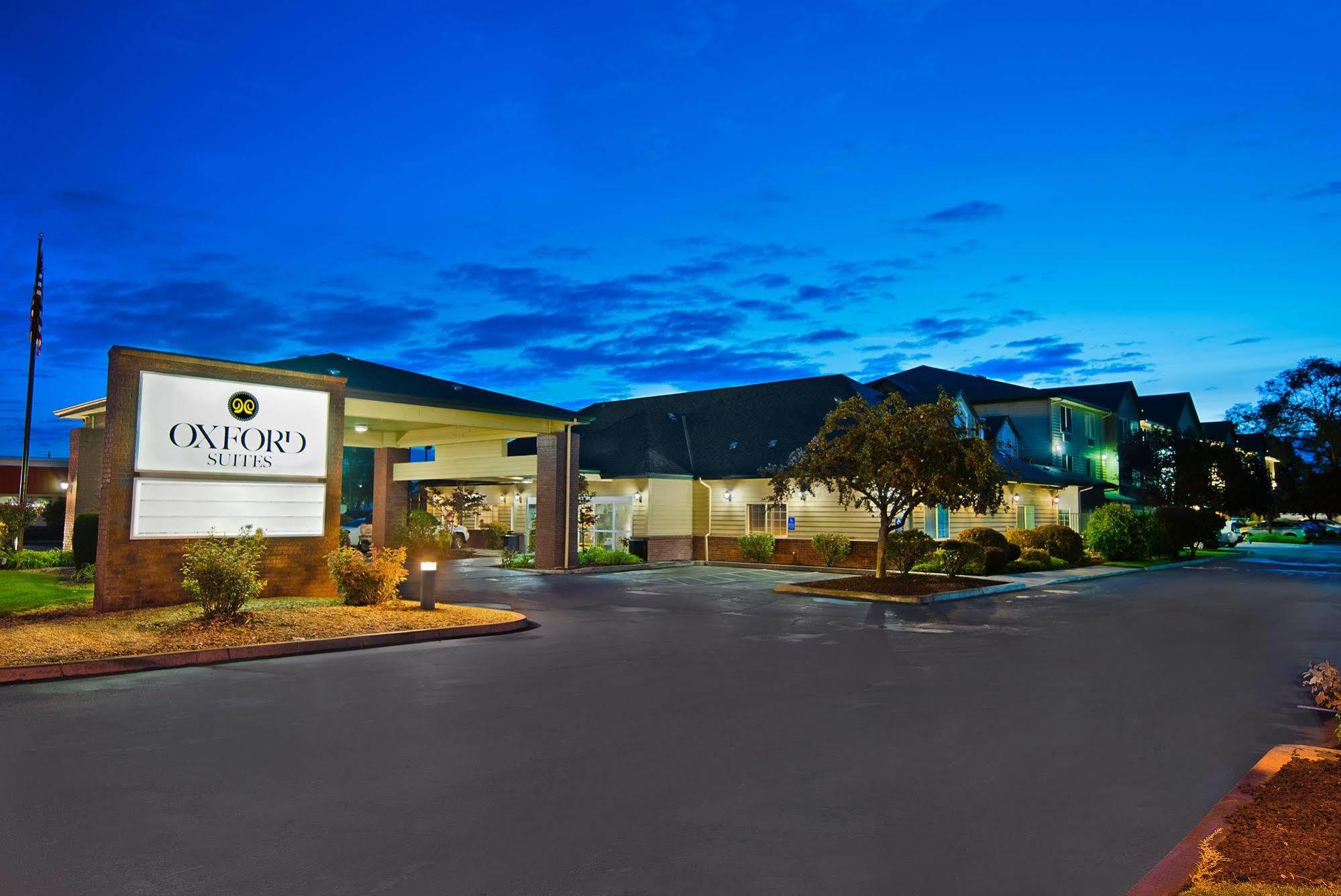 Oxford Suites Hermiston Exteriör bild